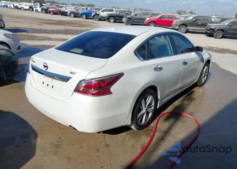 2015 Nissan Altima 2.5 Sv z USA, uszkodzony, nr VIN 1N4AL3AP7FC471701